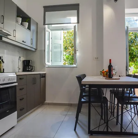 Semesterbostad Thin Alos House